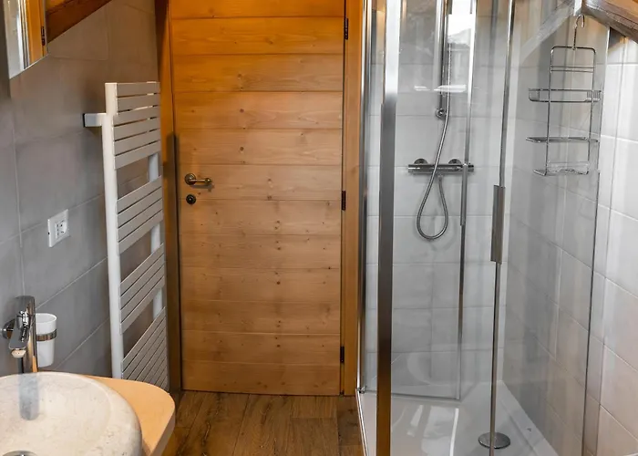 根兹内拉住宿加早餐旅馆 住宿加早餐酒店 Perarolo di Cadore